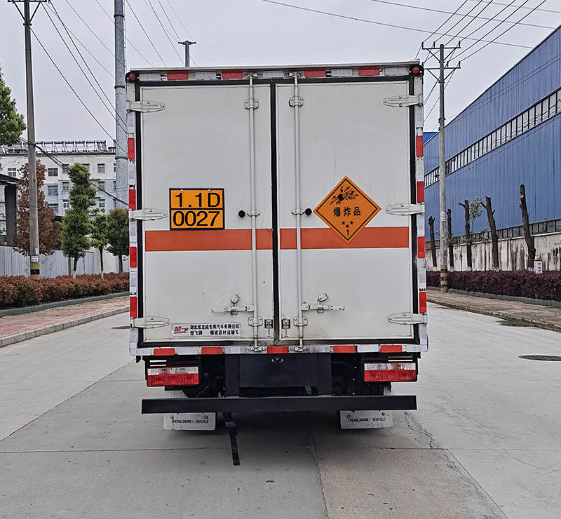 楚飛牌CLQ5045XQY6E爆破器材運(yùn)輸車公告圖片