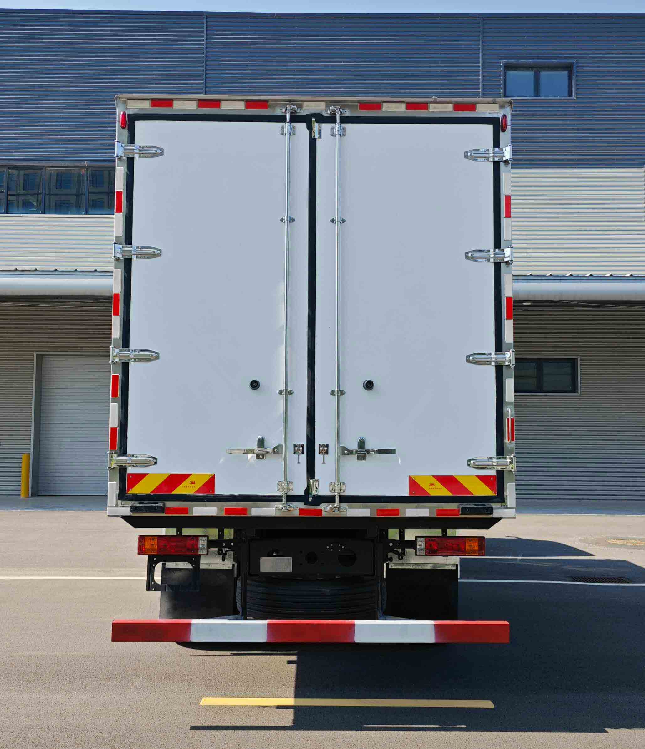 陜汽牌SX5259XXYGC469廂式運(yùn)輸車(chē)公告圖片