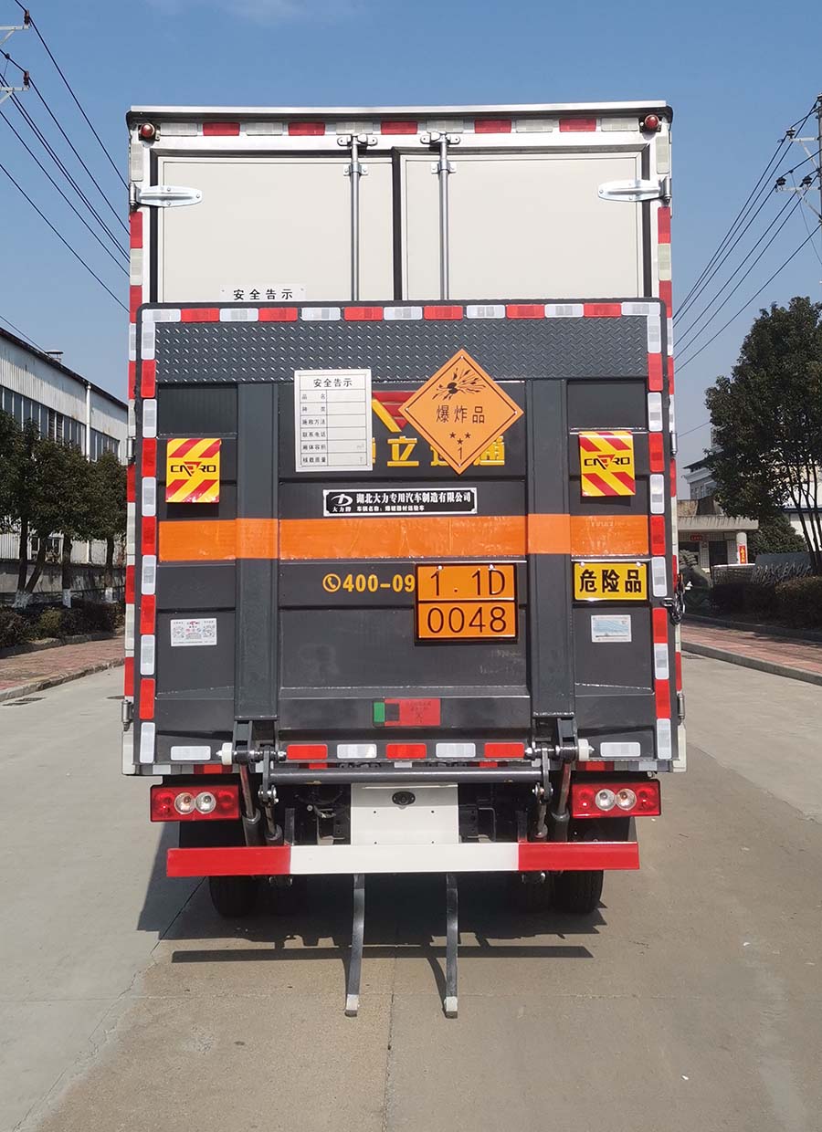 大力牌DLQ5043XQYBJ6爆破器材運(yùn)輸車(chē)公告圖片