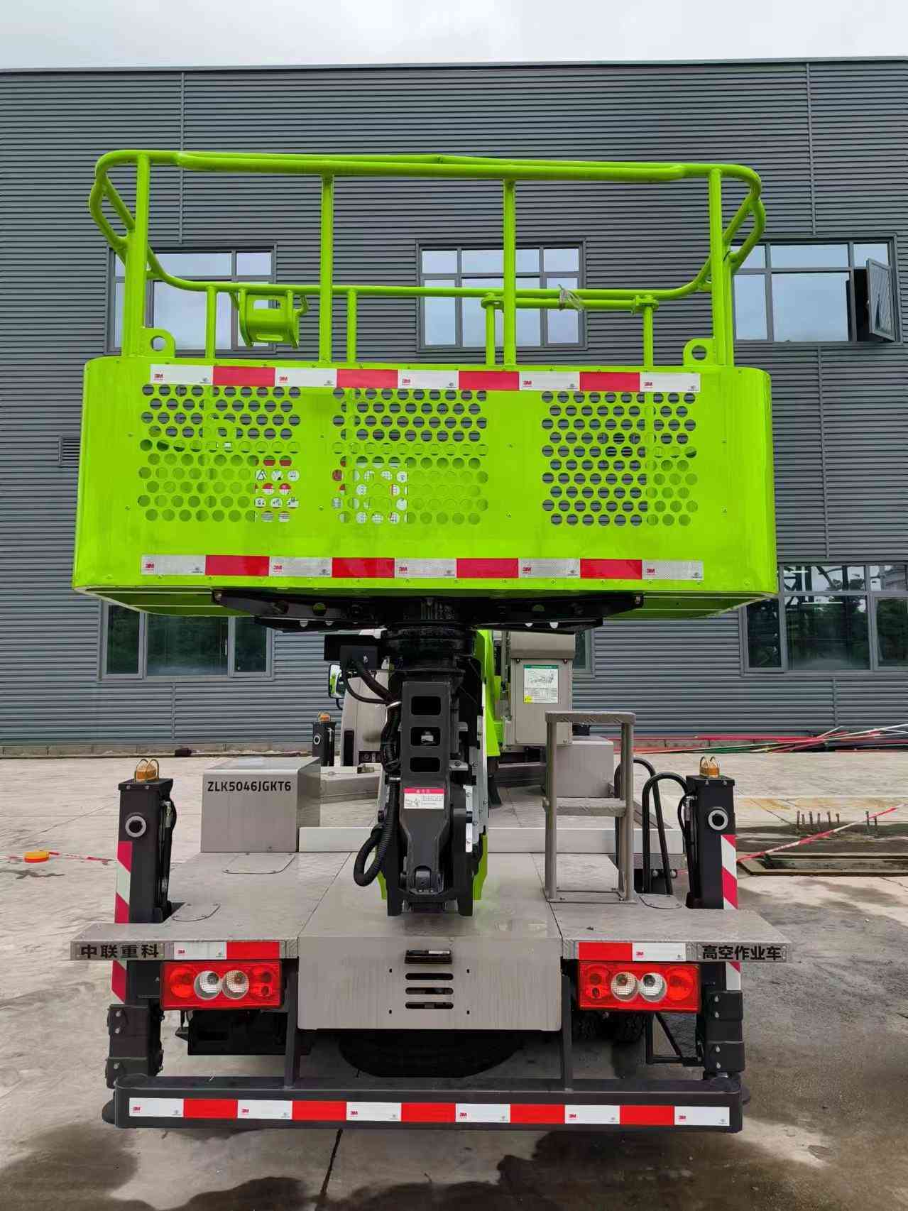 中聯(lián)重科牌ZLK5046JGKT6高空作業(yè)車公告圖片