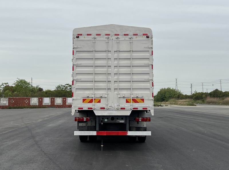 汕德卡牌ZZ5256CCYV56CHF1L倉柵式運輸車公告圖片