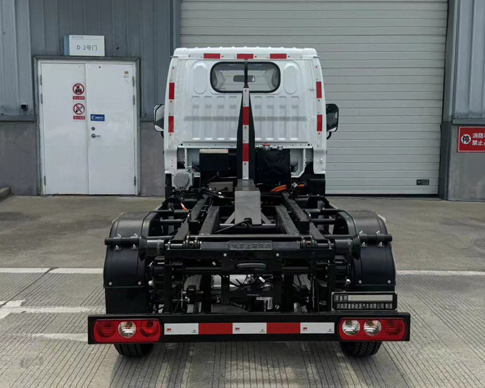 犀重牌AXZ5030ZXXDTBEV純電動(dòng)車廂可卸式垃圾車公告圖片