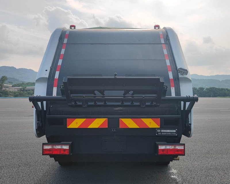 中植汽車牌CDL5181ZYSDFBEV純電動壓縮式垃圾車公告圖片