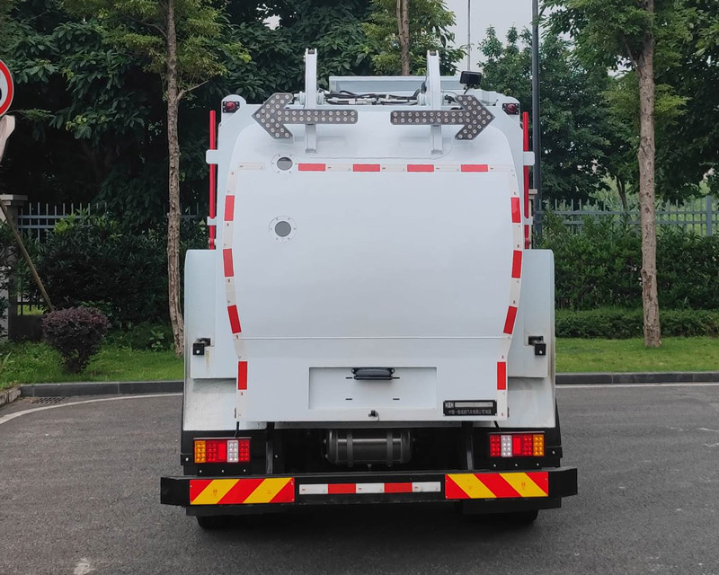 中植汽車牌CDL5120TCASHBEV純電動(dòng)餐廚垃圾車公告圖片