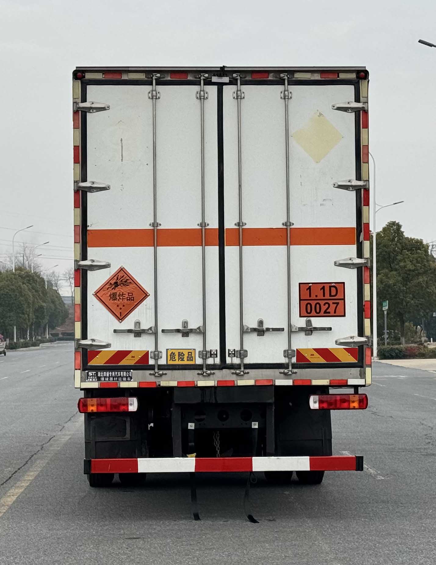 豐霸牌STD5182XQYCA6爆破器材運(yùn)輸車公告圖片