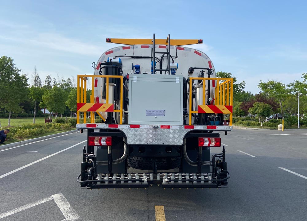 恒誠(chéng)睿德牌HRD5180GLQS瀝青灑布車公告圖片