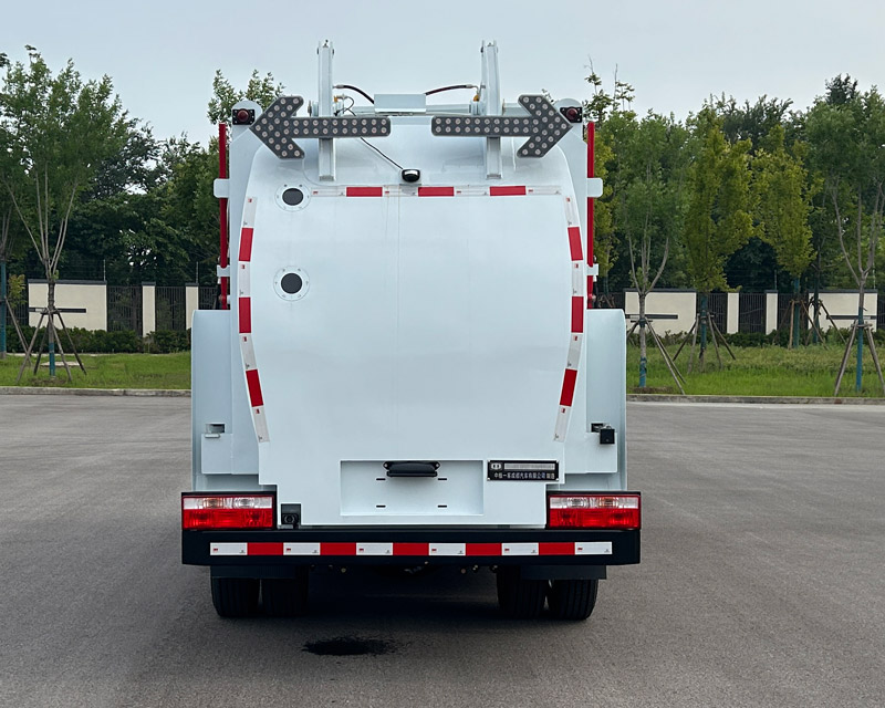 中植汽車牌CDL5100TCADFBEV純電動餐廚垃圾車公告圖片