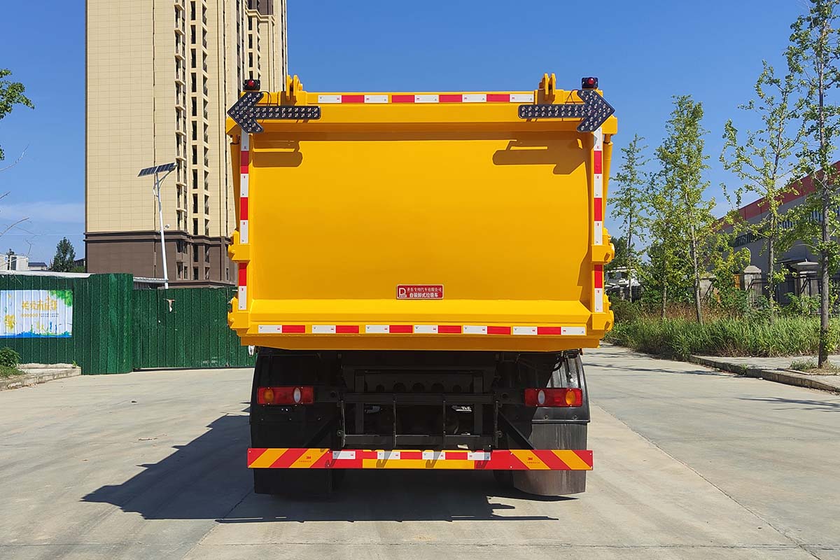 齊東方牌CLD5180ZZZEQ6自裝卸式垃圾車公告圖片