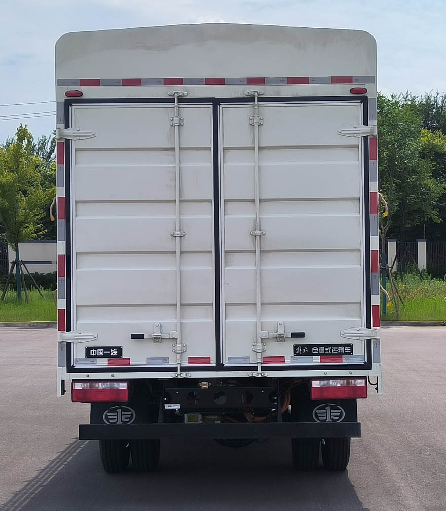 解放牌CA5048CCYP40L3BEVA85純電動(dòng)倉柵式運(yùn)輸車公告圖片