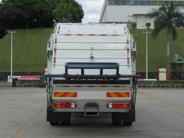 福龍馬牌FLM5181ZYSFM6K壓縮式垃圾車公告圖片