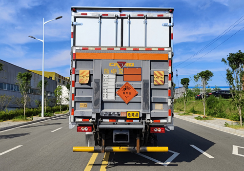 匯力威牌VVV5120XQYBJ6爆破器材運輸車公告圖片