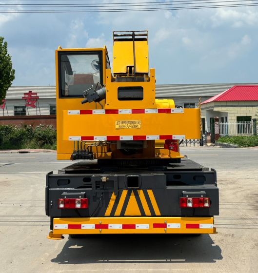 嘉鄆牌SZB5041JQZCA6汽車起重機(jī)公告圖片