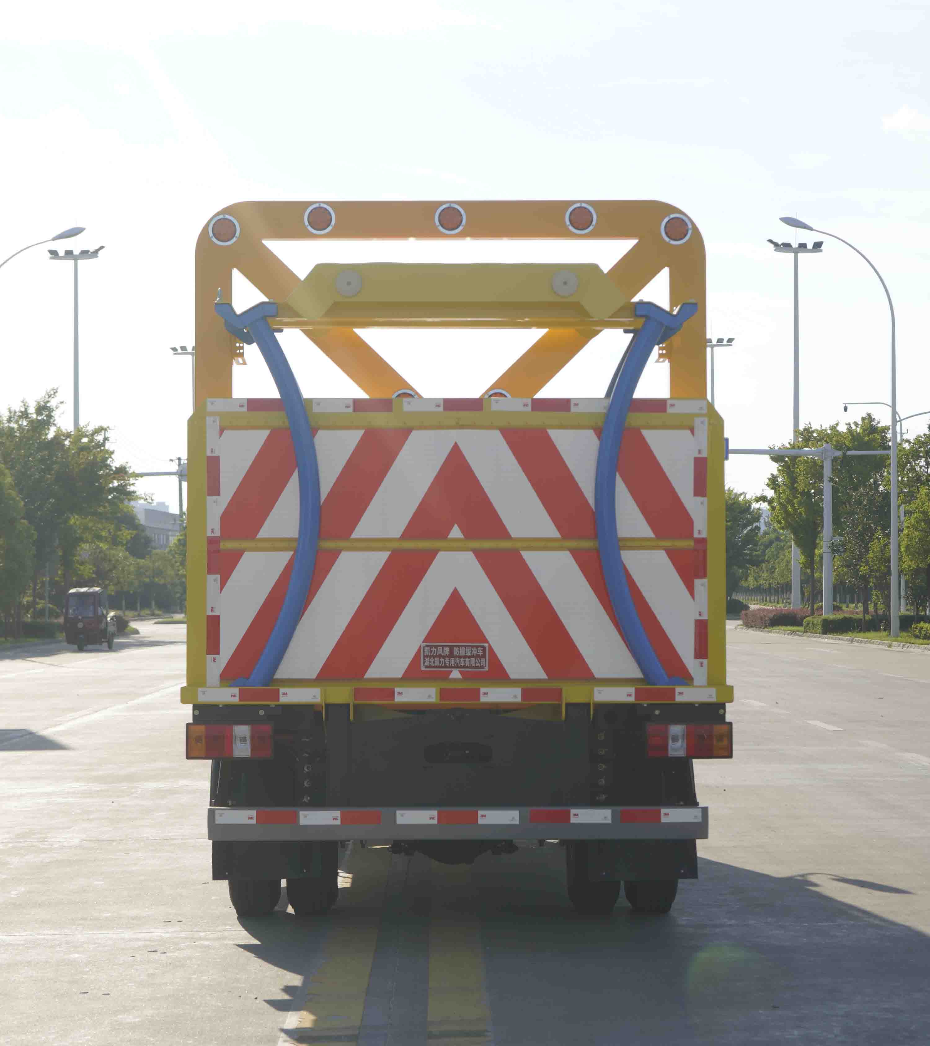 凱力風(fēng)牌KLF5042TFZJ6防撞緩沖車公告圖片