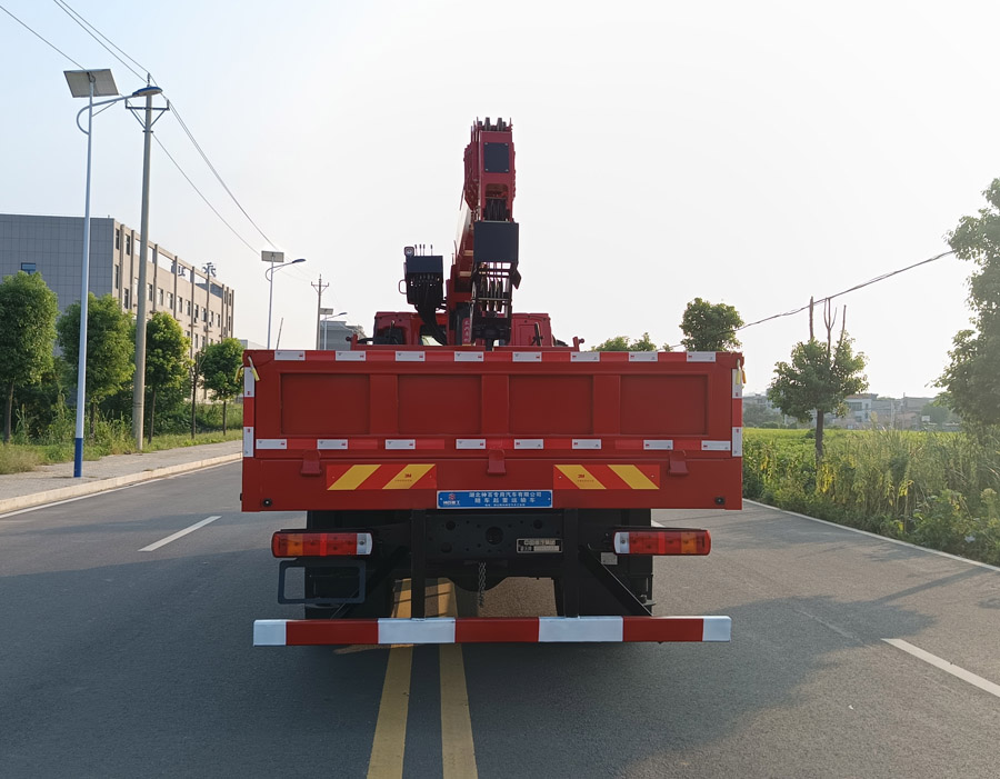 神百重工牌ABC5186JSQZZ6隨車起重運(yùn)輸車公告圖片