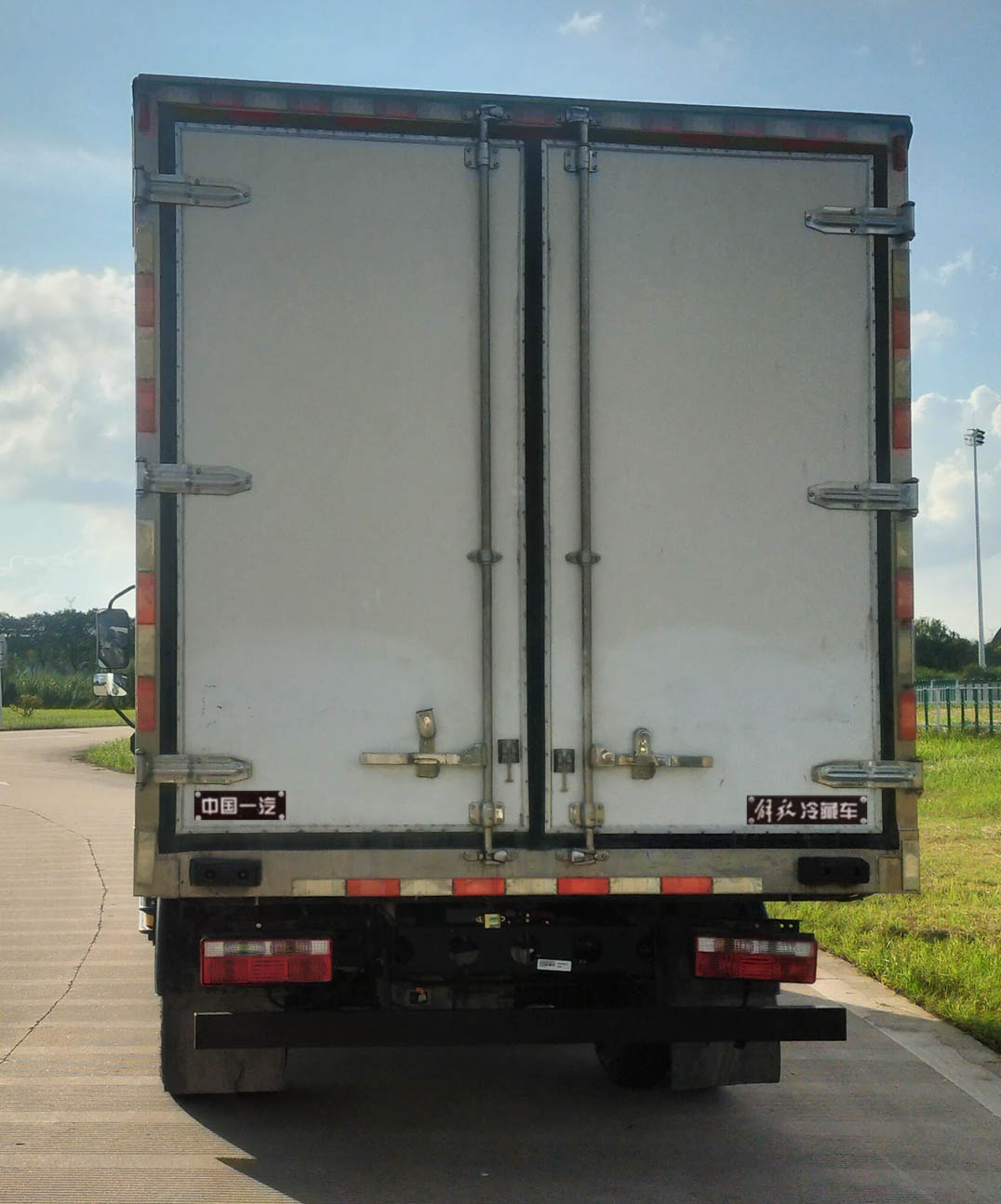 解放牌CA5120XLCP40L3BEVA84純電動(dòng)冷藏車公告圖片