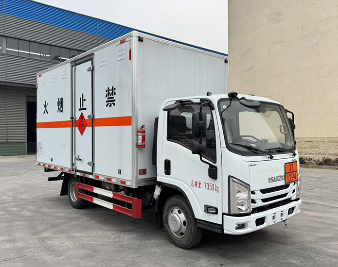 程力牌CL5071XRY6BXW易燃液體廂式運輸車