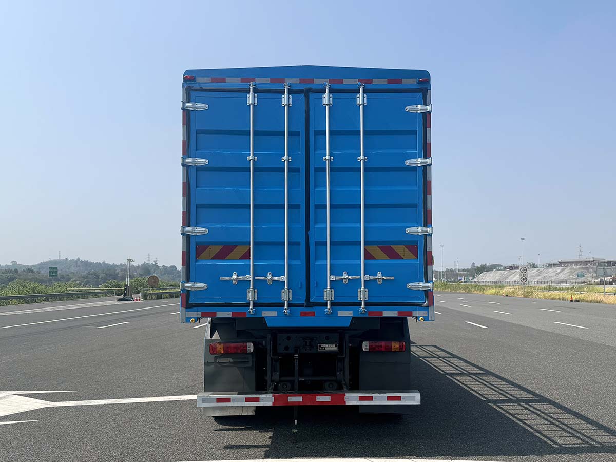 豪沃牌ZZ5317CCYV466GZ1BEV2純電動(dòng)倉柵式運(yùn)輸車公告圖片