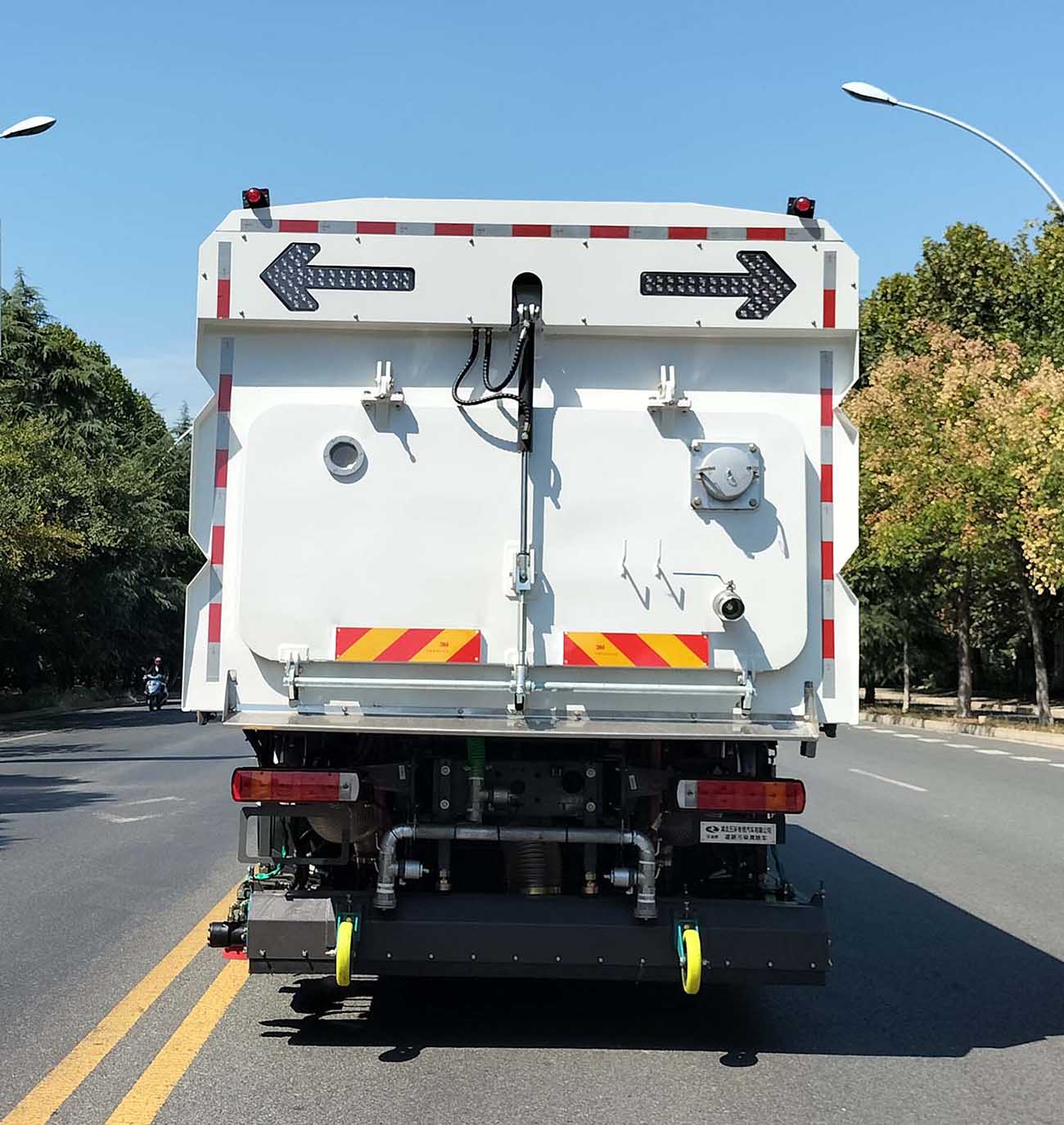 華通牌HCQ5257TWQZZ6CS道路污染清除車公告圖片