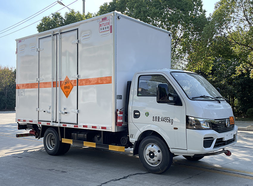 日途牌HTY5045XQYEQ6QS爆破器材運(yùn)輸車公告圖片