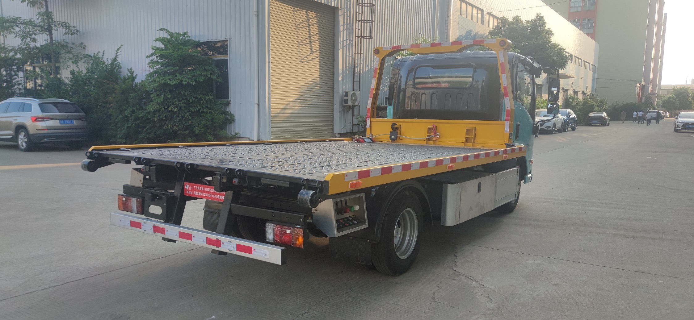 新高達(dá)牌FHJ5041TQZP-QLBEV純電動(dòng)清障車(chē)公告圖片