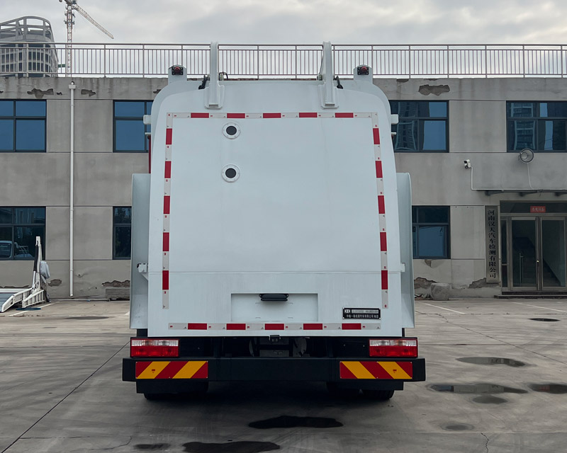 中植汽車牌CDL5181TCADFBEV純電動餐廚垃圾車公告圖片