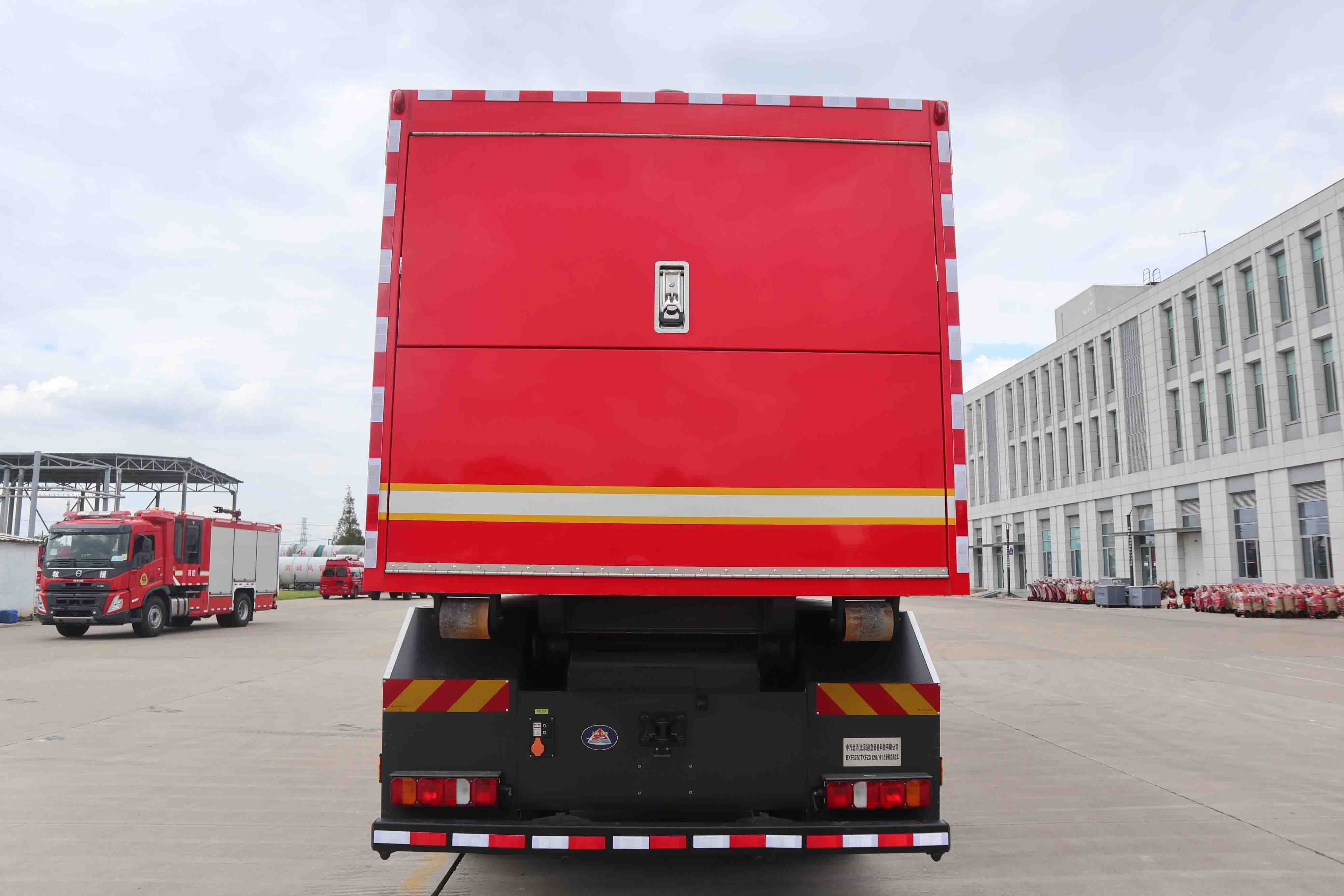 海潮牌BXF5250TXFZX120/H1自裝卸式消防車(chē)公告圖片