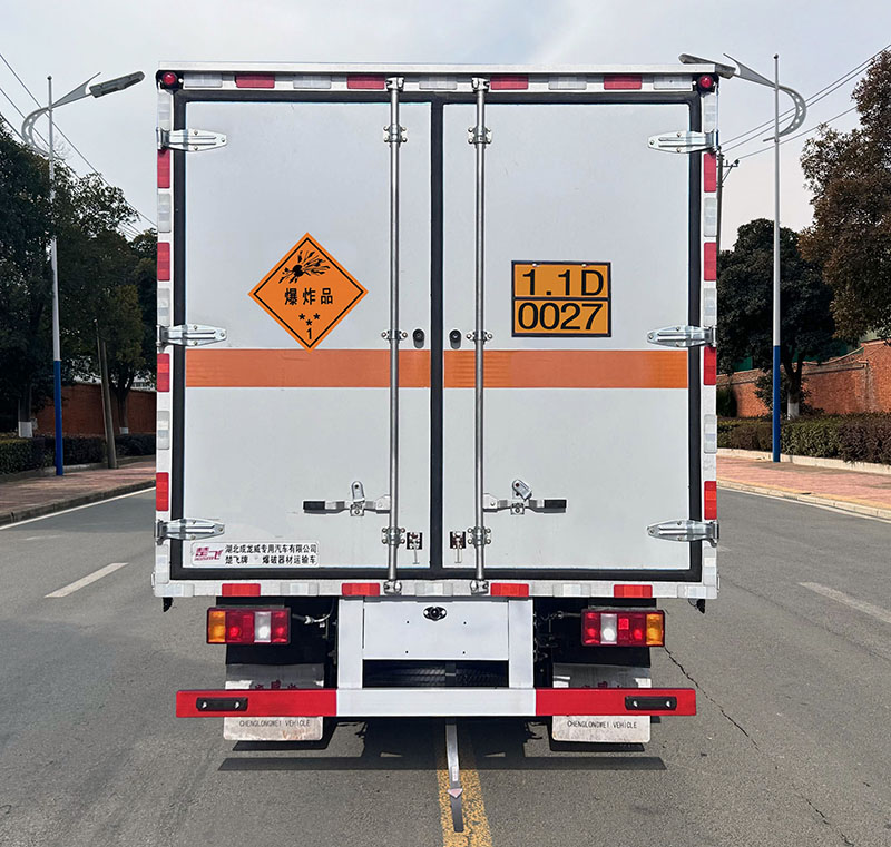 楚飛牌CLQ5047XQY6ZZ爆破器材運(yùn)輸車公告圖片
