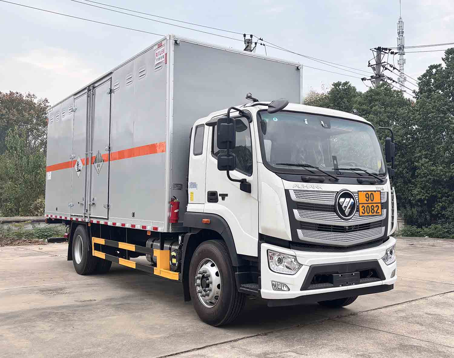 HTY5186XZWBJ6型雜項(xiàng)危險(xiǎn)物品廂式運(yùn)輸車(chē)圖片