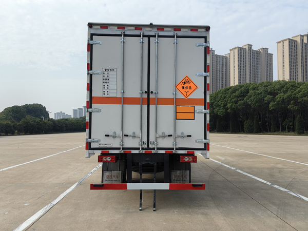 楚勝牌CSC5128XQYBJ6爆破器材運(yùn)輸車公告圖片