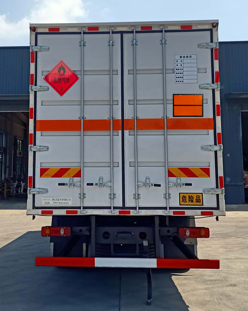 日途牌HTY5260XRQDF6易燃?xì)怏w廂式運(yùn)輸車公告圖片