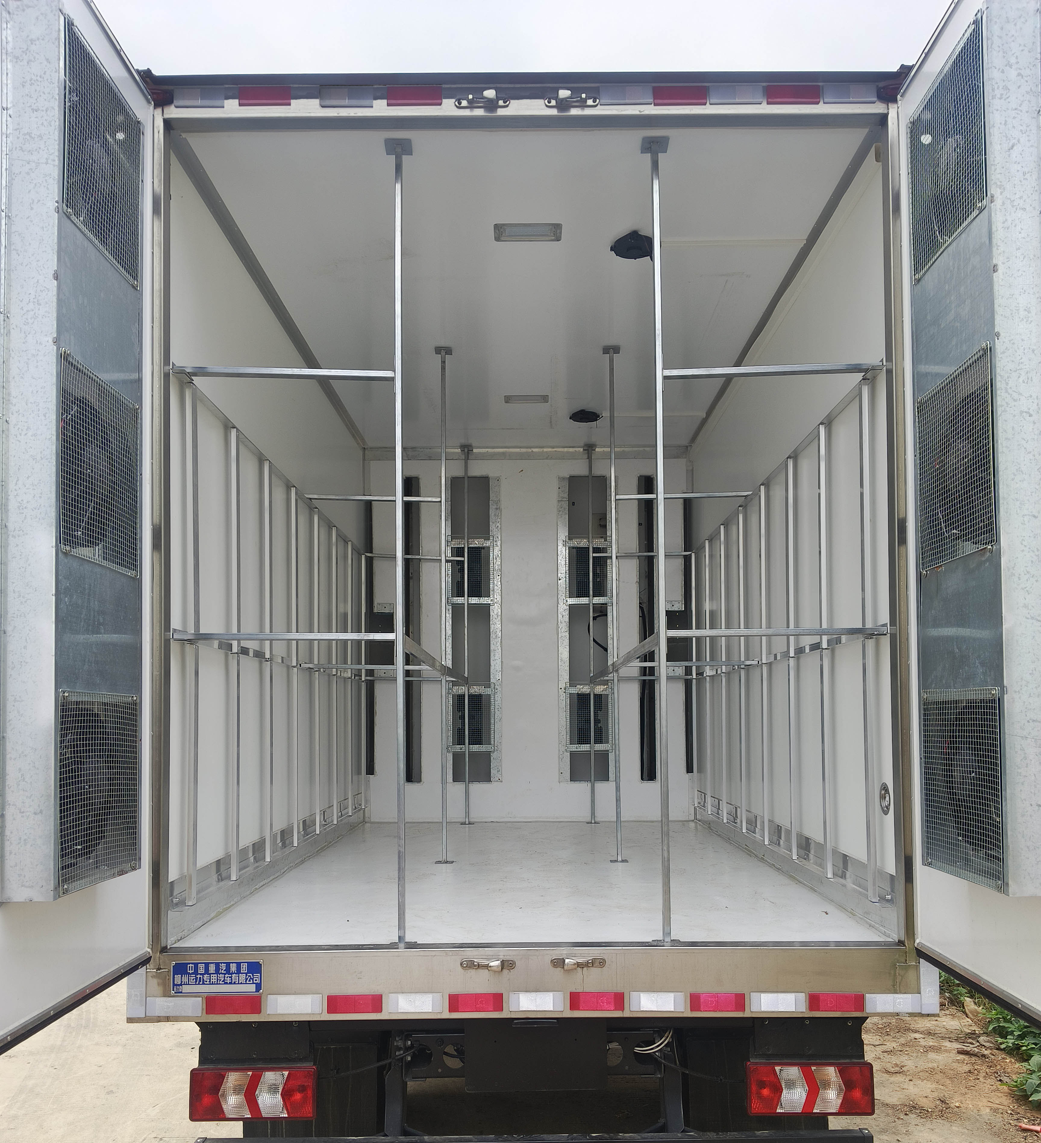 運(yùn)力牌LG5040XCQH6雛禽運(yùn)輸車(chē)公告圖片