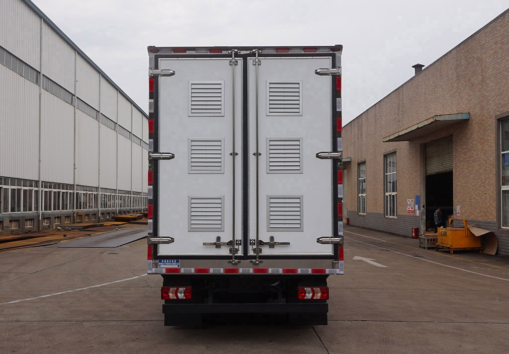 運(yùn)力牌LG5040XCQH6雛禽運(yùn)輸車(chē)公告圖片