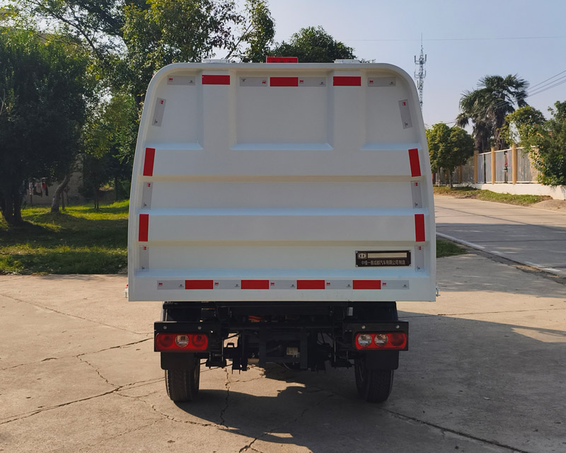 中植汽車牌CDL5030ZLJDTBEV純電動(dòng)自卸式垃圾車公告圖片