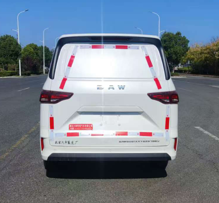 力海通牌HLH5035TSYBEV純電動宿營車公告圖片