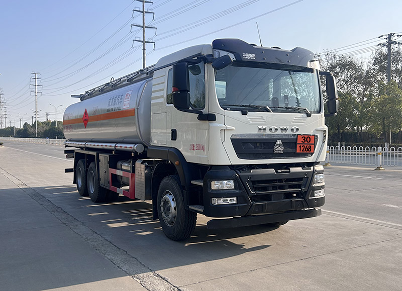 楚飛牌CLQ5266GRY6ZZ易燃液體罐式運(yùn)輸車(chē)公告圖片