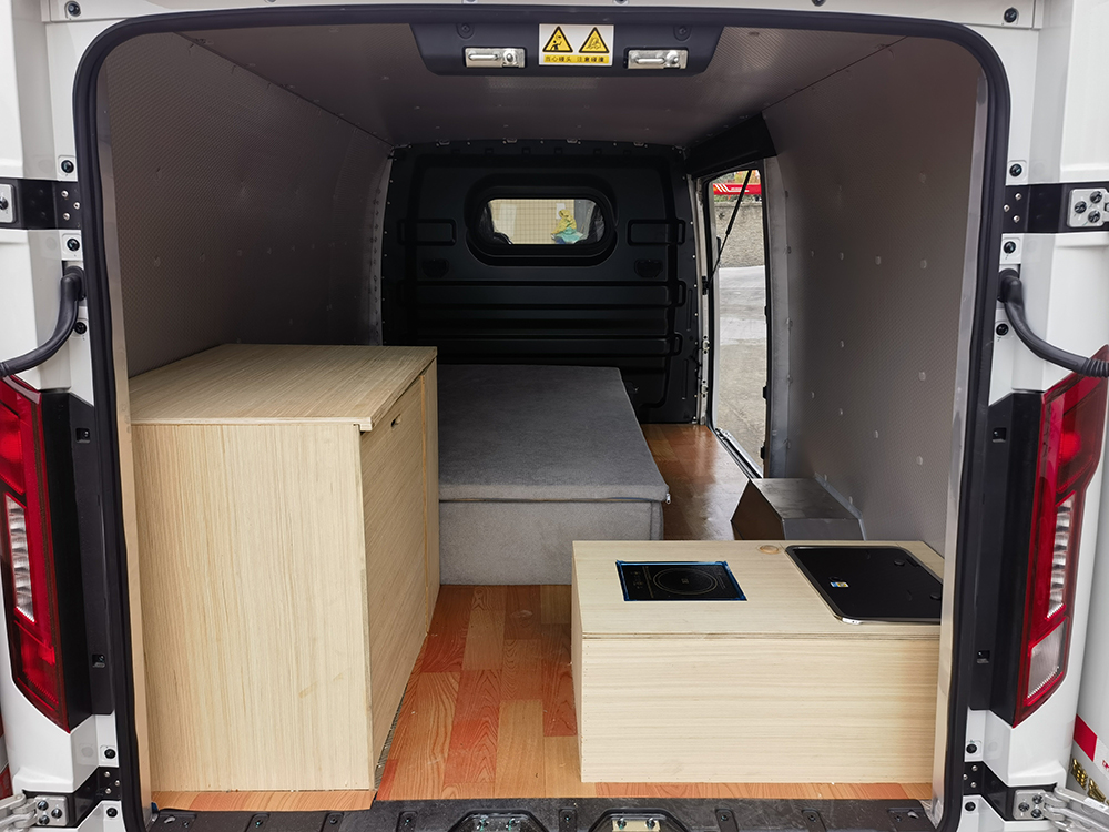 力海通牌HLH5037TSYBEV純電動宿營車公告圖片