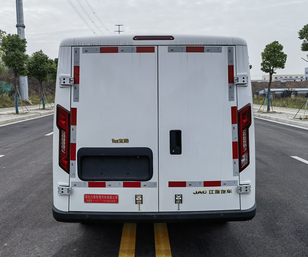 力海通牌HLH5037TSYBEV純電動宿營車公告圖片