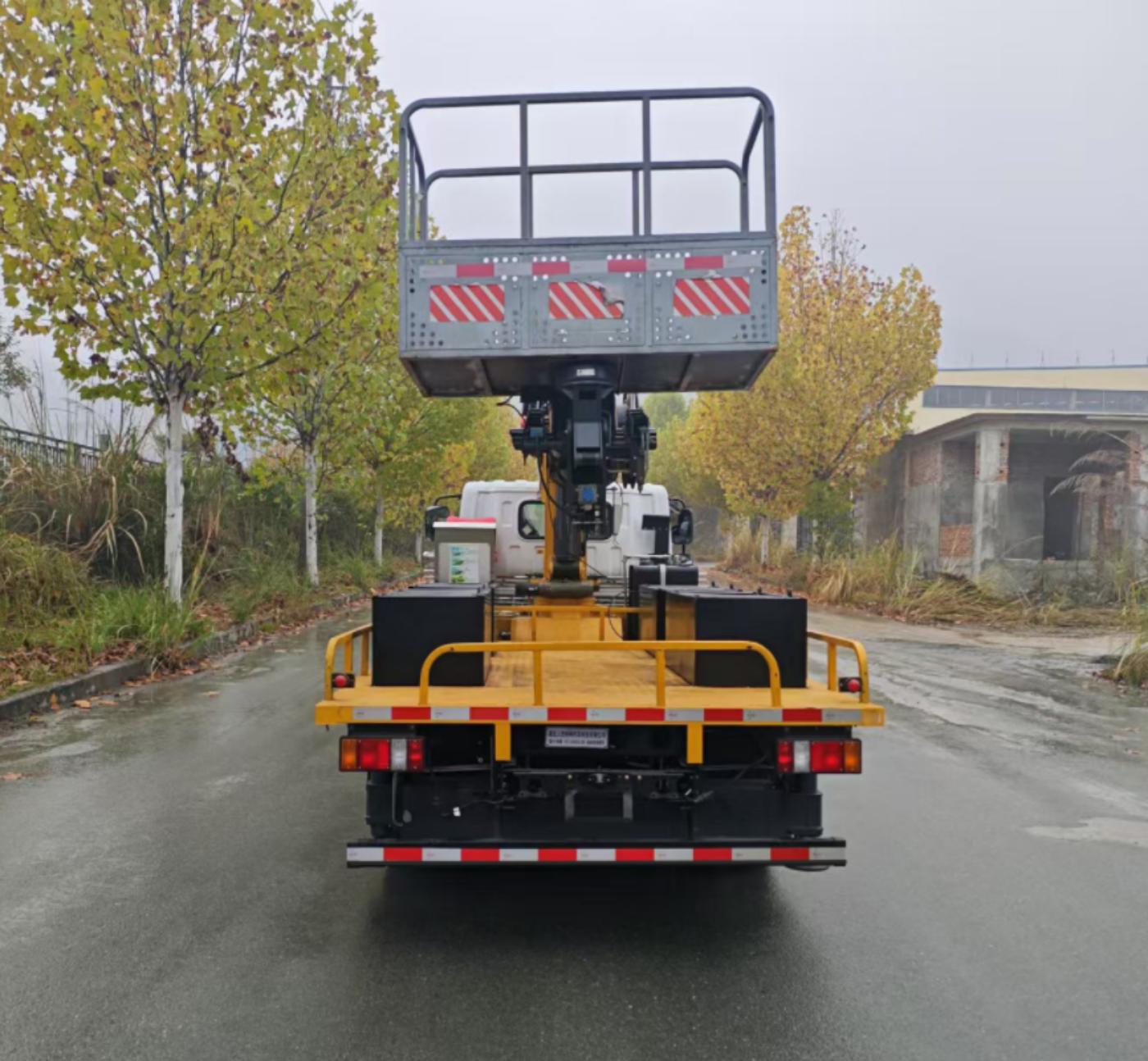 猛卡士特牌XCL5040XJX6抽油機(jī)檢修車公告圖片