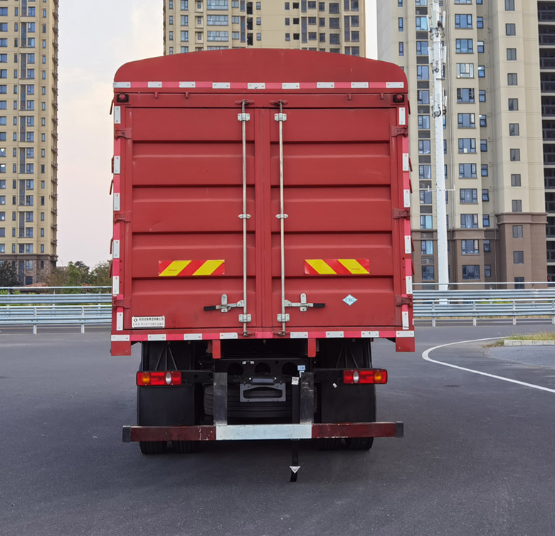 東風(fēng)牌EQ5182CCYREEV插電式增程混合動(dòng)力倉(cāng)柵式運(yùn)輸車(chē)公告圖片