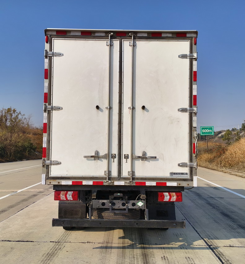 乘龍牌LZ5040XLCL2AWREEV01插電式增程混合動(dòng)力冷藏車公告圖片