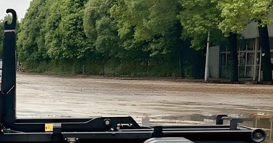 福田牌BJ5042ZXXEV2純電動(dòng)車廂可卸式垃圾車公告圖片