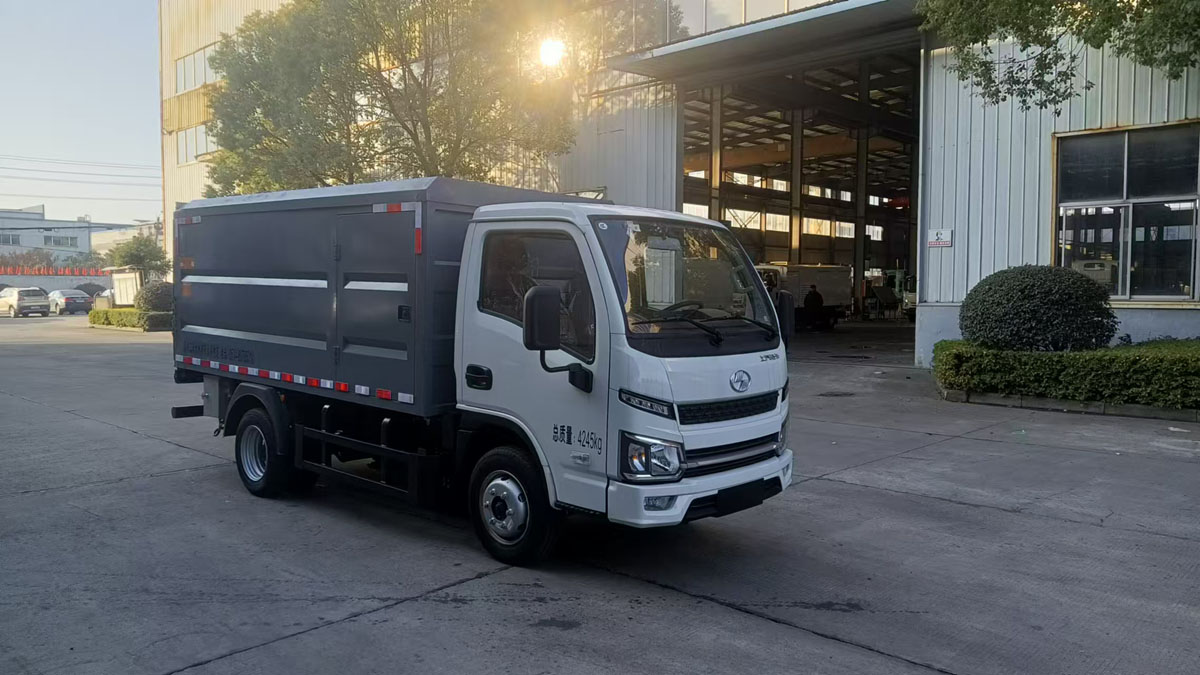 三聯(lián)牌YSY5042XTYBEV純電動密閉式桶裝垃圾車公告圖片