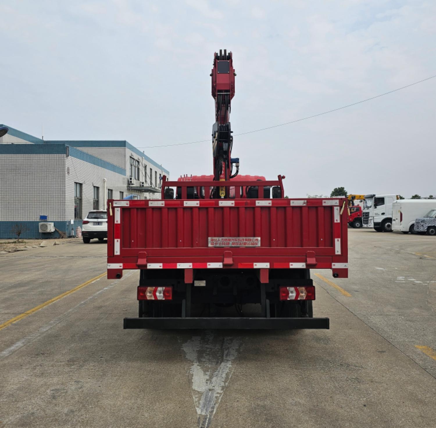 猛卡士特牌XCL5090JSQS6隨車(chē)起重運(yùn)輸車(chē)公告圖片