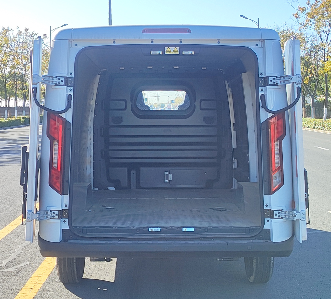 江淮牌HFC5030XXYEV15W純電動(dòng)廂式運(yùn)輸車公告圖片