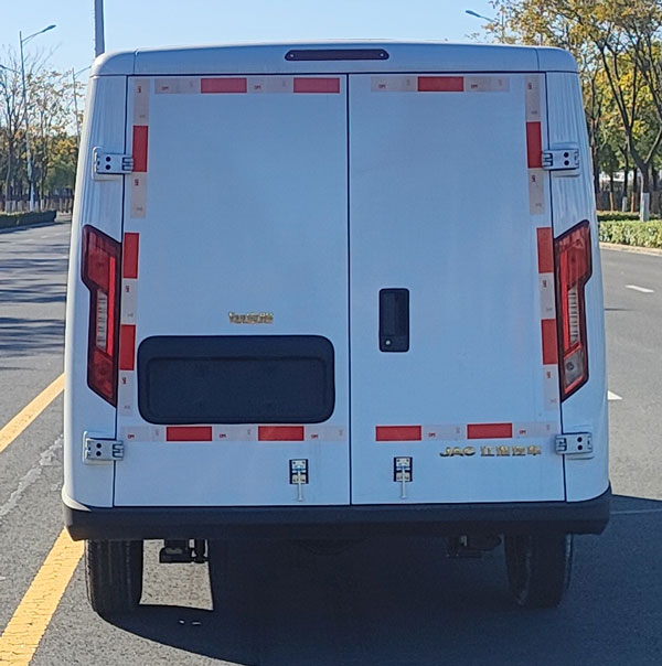 江淮牌HFC5030XXYEV15W純電動(dòng)廂式運(yùn)輸車公告圖片