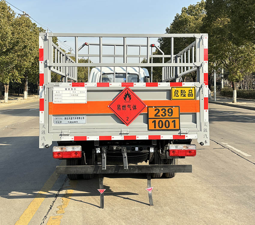 日途牌HTY5045TQPEQ6氣瓶運(yùn)輸車公告圖片