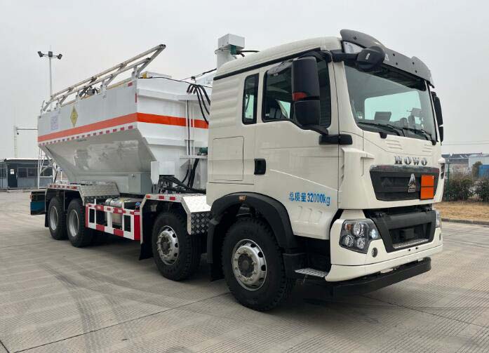 BBQ5320THAC型現(xiàn)場混裝銨油炸藥車圖片