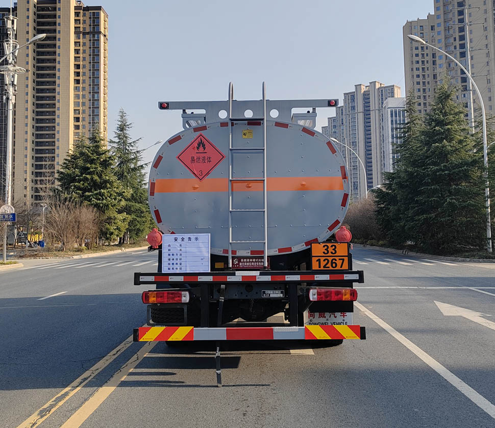專威牌HTW5267GRYZZY6易燃液體罐式運輸車公告圖片