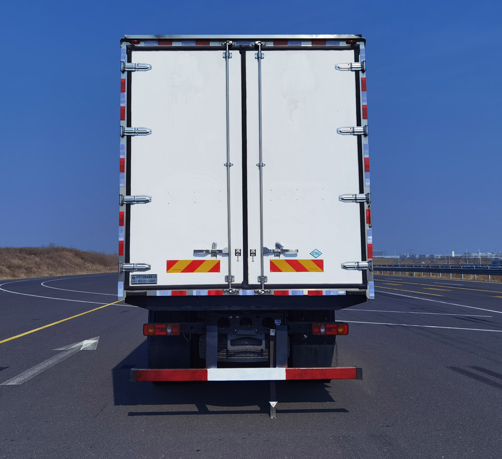 東風(fēng)牌EQ5182XLCREEV插電式增程混合動力冷藏車公告圖片