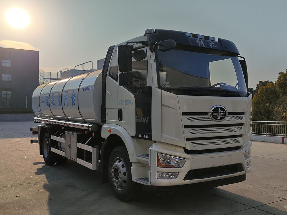 程力牌CL5180GSY6BWN食用油運(yùn)輸車